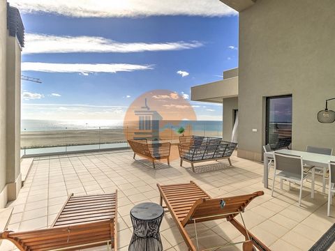 T3 with Terrace 162m2 located in Ático in Condominium with Swimming Pool in the 'Ocean Homes' development, located on the first line of the beach in Islã Canela in Ayamonte, Spain and has direct access to the pedestrian promenade. - Apartment with 3 ...