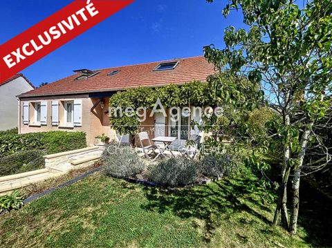 Overlooking the magnificent and relaxing rural setting of the Trois Vallées, 45 minutes by RER or car from Paris, in Breuillet, come and discover this spacious house in perfect condition, built in 2000. In the pretty town center (15 minutes on foot) ...