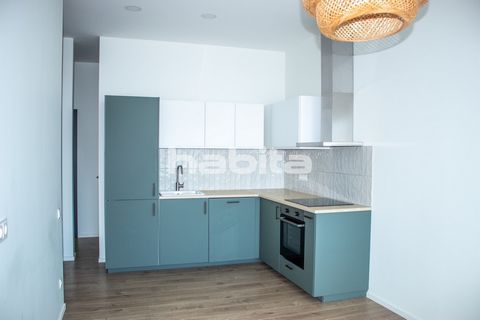A complete cosmetic repair has recently been carried out, new communications have been built. Partially furnished, built-in kitchen with all necessary household appliances (fridge, oven, electric stove, dishwasher). Convenient location - located in a...