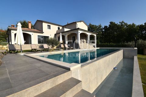 We offer a beautiful villa located in the immediate vicinity of Vižinada, known for its vineyards, olive groves, lavender fields and wine roads with renowned winemakers. The villa is located on a plot of 1,430m2 with a 54m2 infinity pool, a summer ki...
