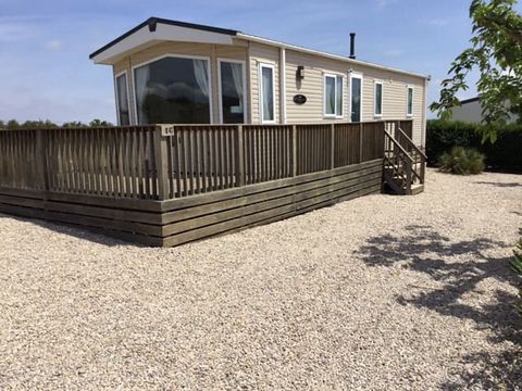 35ft x 12ft (420 sq ft) 10.7m x 3.65m (39.06 m2) ​Double glazed with fly screens Electric panel heaters, gas water heater Garden shed. Fully furnished with tv. Fridge freezer, gas cooker, extractor hood Main bedroom with en suite. Bedroom 2 - fitted ...
