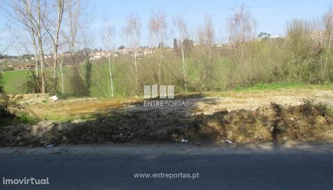 Land for sale, situated on the side of the road with 750 m2 of area. Good deal! Vila Cova da Lixa, Felgueiras. Ref.: MC07833 FEATURES: Land Area: 750 m2 Area: 750 m2 Used Area: 750 m2 Energy Efficiency: Exempt ENTREPORTAS Founded in 2004, the ENTREPO...