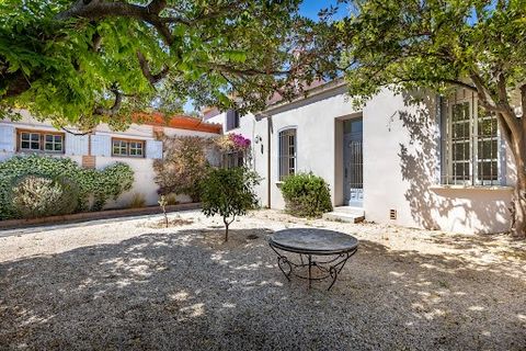 Halfway between PERPIGNAN and VILLENEUVE-DE-LA-RAHO, on a plot of 6000 m², wooded, closed and decorated with a swimming pool secured by a roller shutter, charming winegrower's house developing 176 m² of living space, including a room of living area t...
