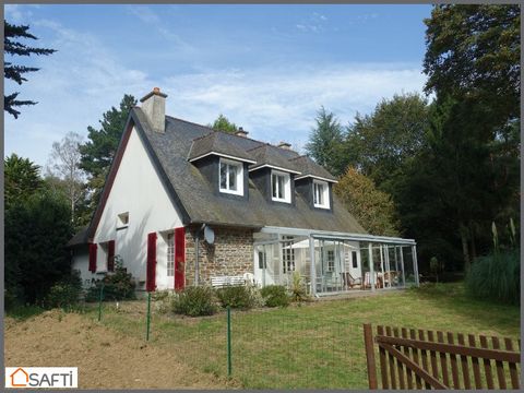 New opportunity in the countryside and close to the Rennes / St Malo axis, this beautiful family home built in 1969 with a full basement, is ready to welcome your family! Covered in natural slates, it is built on land of nearly 6600 m2, wooded and en...