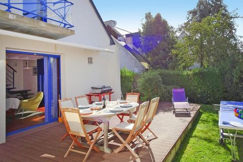 Modern holiday home with spacious terrace area located in a quiet residential area of the popular seaside resort. Living and sleeping areas offer plenty of space for a large family or small group, especially pleasant are the bedroom on the ground flo...