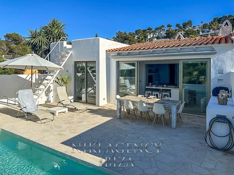House in Cala Vadella with seaview Charming house in Cala Vadella, close to the beach and sea views. This house is located in a well-kept and quiet urbanization in Cala Vadella, west coast of Ibiza. The beach can be reached in about 5 minutes on foot...