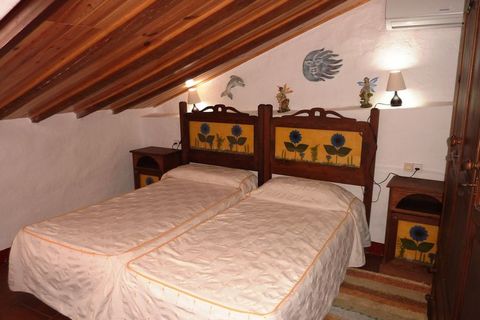 This is a spacious 4-bedroom cottage in Villanueva de la Concepción. It's a century old and is on a working farm in the peaceful countryside. It is perfect for two families. Villanueva de la Concepción is 5 km away and has supermarkets, banks, restau...