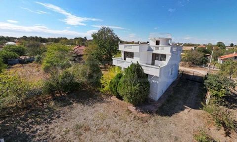 ... Situé à seulement 10 km au nord de la ville de Shabla, près de la frontière bulgaro-roumaine, le village de Krapets est un endroit calme et paisible en bord de mer, habité principalement par de petites maisons de plain-pied. C’est un excellent en...