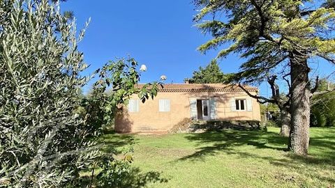 This single-story residence, spanning approximately 120 square meters, offers absolute tranquility, located in immediate proximity to the village of Cabrières d'Avignon. This villa, in need of renovation, is situated on a 1946 square meter plot provi...