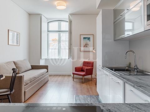 2-bedroom apartment with 125 sqm of gross private area, located in a fully rebuilt building in 2016, with an elevator, in downtown Lisbon. The apartment consists of two separate fractions, a 1-bedroom and a studio, with independent entrances, which c...