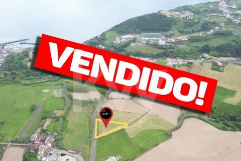 Terrain à Povoação, île de São Miguel, avec 60 mètres de façade, avec faisabilité de construction Le terrain est situé à Lomba do Button, très proche de la ville et facile d’accès. La municipalité de Povoação est située sur l’île de São Miguel et fai...