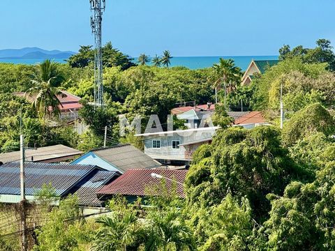 Pronto para morar em estúdio no 5º andar. O apartamento é vendido parcialmente mobilado. O apartamento é da cota de estrangeiros e pode ser desocupado rapidamente se necessário. A propriedade tem um ginásio decente e uma piscina espaçosa. Marina, pra...