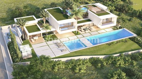 Fantastico appezzamento di terreno, a Urbanização das Salinas. Con una vista straordinaria sulla pineta di Quinta do Lago e sulla Ria Formosa, questo terreno è composto da 2897 m2 di terreno dove è possibile costruire una villa di lusso. Si trova vic...