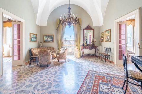 SAN CESARIO DI LECCE - PALAZZO STORICO CON GIARDINO RETROSTANTE Nel pittoresco borgo di San Cesario di Lecce, tra le vie acciottolate che narrano la storia dell'entroterra salentino, sorge maestoso un palazzo d'epoca risalente ai primi del Novecento....