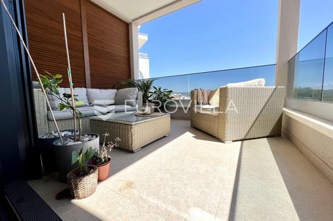 Primošten, a beautiful two-room modern apartment with a view of the sea. The apartment is located on the 1st floor of a residential building, entrance from the internal staircase, which consists of a kitchen with a living room, two bedrooms, a bathro...