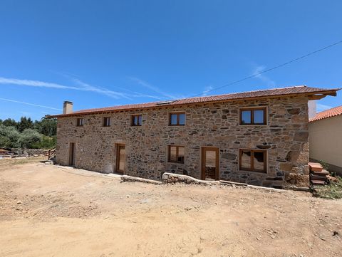 Habitable farm of 5500m2 with rustic stone house of 230m2, well and river. We can send videos of the property. This wonderful property is partially ready to move in, and the habitable part consists of two bedrooms and bathroom on the first floor and ...