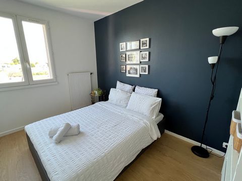 Notre confortable appartement avec tous les équipements est situé dans un quartier verdoyant et calme. Il y a un centre commercial à côté de notre immeuble avec des magasins d'alimentation et de vêtements ainsi que des restaurants. La gare (RER St Mi...