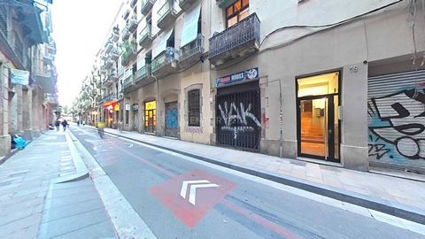 Är du intresserad av att köpa en lägenhet i Barcelona? Vi har en exklusiv lägenhet för dig! Vi har en lägenhet i ett bostadshus som du kan köpa som ditt eget, med en yta på 19m² mycket väl fördelat på 1 sovrum, 1 badrum, ett ljust vardagsrum/matsal o...