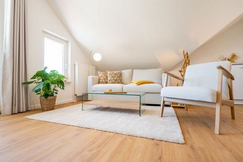 Ein Traum in Binz! Hier genießen Sie Ihren Urlaub! Dieses schöne und moderne 2-Raum-Appartement mit einer Wohnfläche von knapp 40m² , befindet sich im 2. Obergeschoss mit gemütlichen Dachschrägen und einem sonnigen Balkon zur Südseite, mit traumhafte...