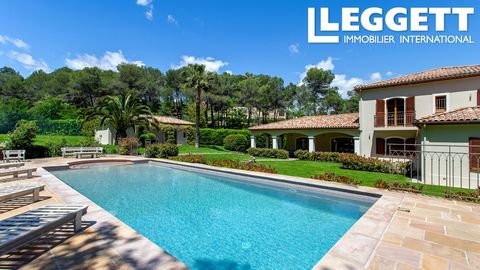 A31043OVI06 - Mouans Sartoux/Mougins: Within a sought-after residential area, in a quiet location, this sumptuous villa features contemporary amenities on a 5000 m² plot with a pool, pool house, and tennis court. The villa's optimal exposure provides...