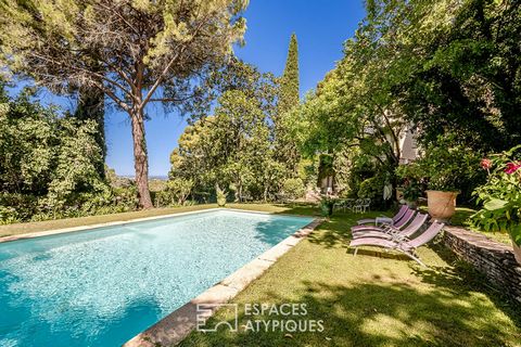 Située à Béziers, sur les hauteurs du très recherché quartier de la Galinière, découvrez cette superbe maison de 231 m2 nichée dans un parc arboré de 8170 m2 avec grande piscine, garage, et nombreuses places de parking. Sans vis-à-vis, cette propriét...