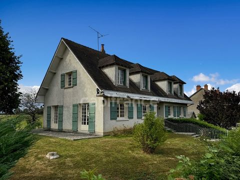 Découvrez cette belle maison de 1978 à Aunay-en-Bazois, construite sur un sous-sol complet et située sur un terrain de 1 252 m², offrant un cadre de vie paisible à seulement 10 minutes de toutes commodités. Avec une surface habitable de 180 m², cette...