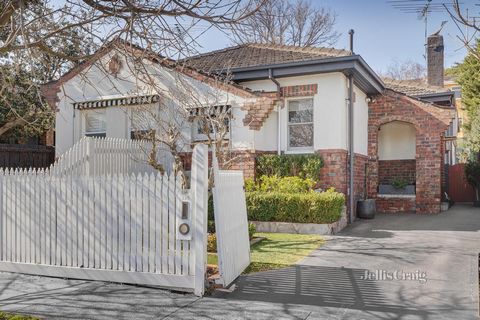 Uncover an unexpected treat of architectural brilliance inside this astutely renovated three bedroom Art Deco home. Enjoying gorgeous street appeal, and accentuated with high decorative ceilings, hardwood floors, picture rails and stucco walls, this ...