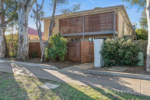 Quietly situated in a tree-lined street just a short trip from West Street shopping and close to public transport and reserves, this easy-living first level apartment is a fantastic opportunity to get your foot in the market or add to your investment...