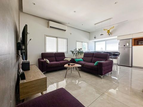 This cozy 3-room apartment on the 3rd floor at 33 Pinsker Street in Tel Aviv offers 63 square meters of well-designed space. The property features two en-suite bathrooms, a miklat (safe room), and is in good condition. While the building does not hav...