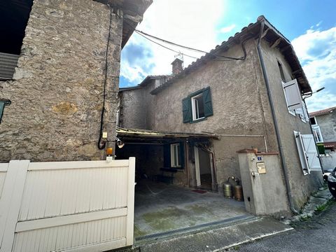 HOUSE WITH BARN AND COURTYARD Renovated house of 70 m² in the heart of the pretty village of Lorp Sentaraille. Functional and bright, it includes on the ground floor a living room with open-plan kitchen, a bathroom with WC. Upstairs two spacious bedr...