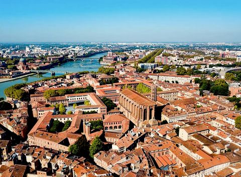 Double Opportunité à Saint-Michel : Maison avec 2 Appartements Locatifs et Potentiel de Résidence Principale Située dans le quartier prisé de Saint-Michel, à deux pas du métro et des facultés, cette maison d'habitation offre une opportunité rare avec...