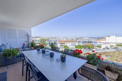 Entrate nel cuore vibrante di Lagos per scoprire uno splendido appartamento con 3 camere da letto e 2 bagni con servizi di lusso, per migliorare il vostro stile di vita. Questa bellissima proprietà, situata in un condominio privato, offre una superfi...