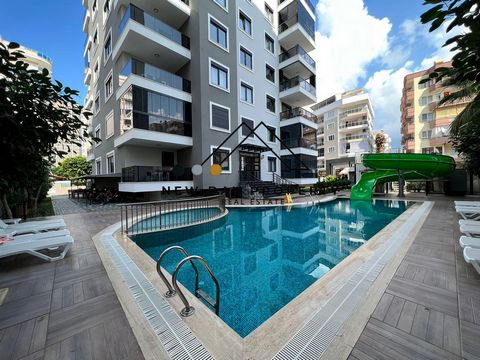 ONLY 200 METERS TO THE BEACH! 3 BEDROOM APARTMENT IN MAHMUTLAR/ALANYA FOR SALE!   Here we introduce you to a very modern and stylish apartment, centrally located in the popular residential district of Mahmutlar. Our apartment consists of a spacious l...