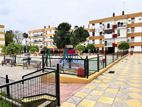 Niesamowita okazja w Barriada Hermanas de la Cruz, Utrera! Ten uroczy i jasny apartament o powierzchni 80 m², prawie w pełni umeblowany, jest dostępny za jedyne 90 000 €. Położony w spokojnej okolicy, zaledwie pięć minut od centrum Utrera, w pobliżu ...