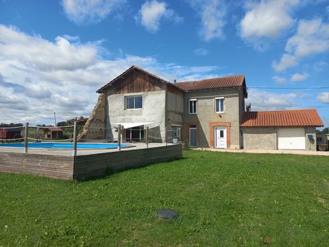 Coup de coeur pour cette superbe maison rénover entièrement avec beaucoup de goût ! Située seulement à quelques minutes de Trie sur Baïse, vous profiterez du calme reposant de la campagne avec une magnifique vue dégagée sur les Pyrénées. La maison dé...