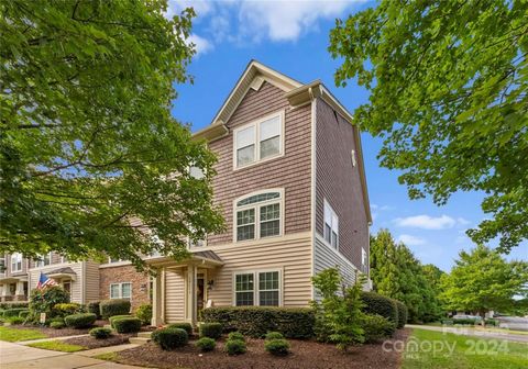 Much sought after townhome in the heart of Cornelius! This beautifully maintained 3-bedroom end unit townhome has an open floor layout, plenty of space in this open floor layout. Nothing else available on the market like it right now.