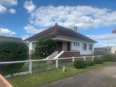 Situé à ST ETIENNE DU ROUVRAY, dans un secteur résidentiel au calme et sans nuisances, vous bénéficiez de toutes les commodités à deux pas: écoles, collège, commerces et transport en communs (métro et bus), le centre Leclerc se trouve à 5 mn en voitu...