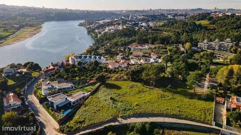 Excelente oportunidade para investidores, em localização privilegiada as margens do Rio Douro. Área Residencial e Turística. Viabilidade para construção de Moradias , ou Hotel de Charme. Ao lado mais um terreno com 17.300m2 totalizando 23.300m2 que p...