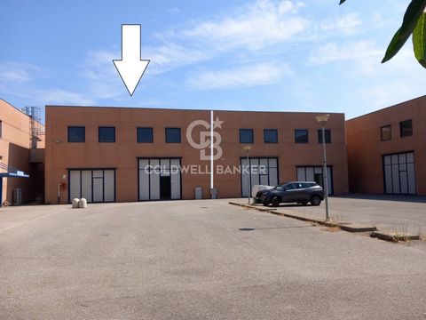 TUSCANY ORBETELLO ALBINIA Warehouse category D/8 In a strategic position in the commercial and industrial area of Topaie, with direct access to the SS1 (Via Aurelia) which connects Rome to France along the Tyrrhenian Sea, warehouse suitable for comme...