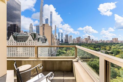 Enjoy life at the top in this extraordinary Art Deco residence on the 20th floor of the famed Sherry-Netherland, meticulously redesigned by the renowned Charles Gwathmey and offering an unparalleled level of attention to detail. Situated high above F...