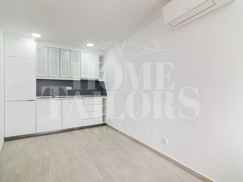 1 bedroom flat, TOTALLY REFURBISHED, located on the ground floor with direct access to the street, of a building also completely refurbished, and located right next to Santa Apolónia Station in Lisbon. Gross Private Area: 37 m2 - Air-conditioned livi...