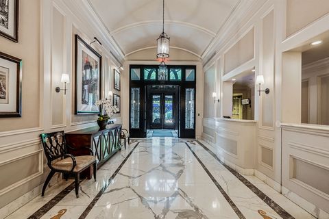 We are offering a palatial condo graced with a stunning array of premium finishes. This incredible 5-bedroom, 4.5 bathroom home is a study in urban luxury. Features of this colossal 3,744 sq. ft. home include gorgeous hardwood floors throughout, huge...