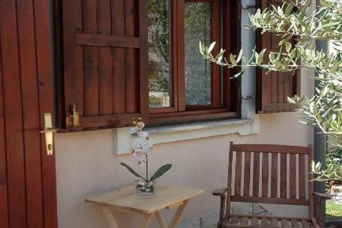 Apartments Smilje i Maslina is located in small place Karin Gornji, approximately 45 kilometers away from Zadar. A private terrace as well as a common BBQ grill with an outdoor dining area are at your disposal, which makes this place a perfect spot f...