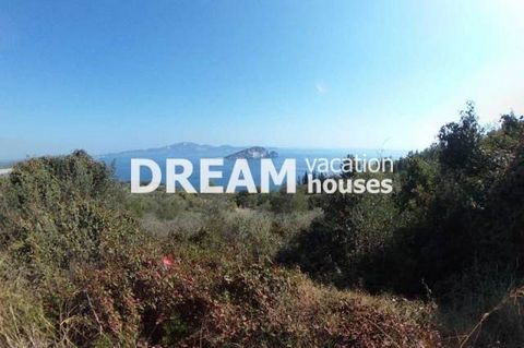 Description Marathias, Agricultural Land For Sale, 6.500 sq.m., Features: For development, Amphitheatrical, For tourist use, Price: 110.000€. Πασχαλίδης Γιώργος Additional Information Amphitheatrical plot of a surface of 6500sq.m. in Keri, near the b...