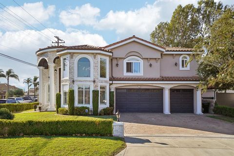 Stunning 5-Bedroom Home in Downey – Over 4,600 Sq Ft of Luxury Living Welcome to your dream home in the heart of Downey! Spanning over 4,600 sq ft, this magnificent residence offers the perfect blend of elegance and comfort, with 5 spacious bedrooms ...