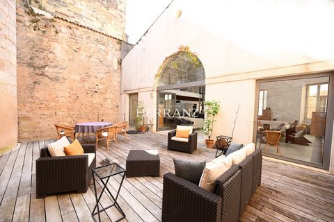 Herranz Prestige Immobilier is delighted to offer for sale this superb house with a Loft spirit, with an area of 242m2 and ideally located in the historic district of Bordeaux, a stone's throw from the Tram and amenities. On four levels, this house i...