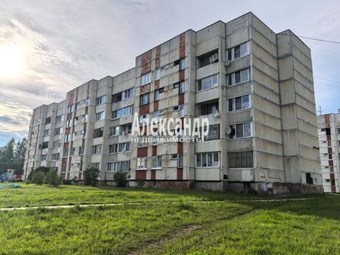 1700064 Отличное предложение в Кировском районе Ленинградской области, поселок Приладожский. Трехкомнатная квартира общей площадью 69,2 кв.м. + застеклённая лоджия, функциональная планировка, все комнаты изолированные 14+12+17.8 кв.м., кухня 8,4 кв.м...