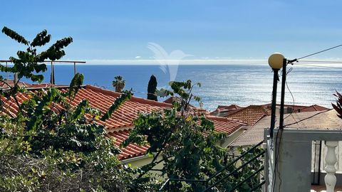 1+1 bedroom villa, to be recovered with a two-storey expansion project, Funchal - Madeira Island. Investment Opportunity - House to Recover with Project in progress of Expansion to two floors, in Santa Maria Maior, Funchal. This villa located in Roch...