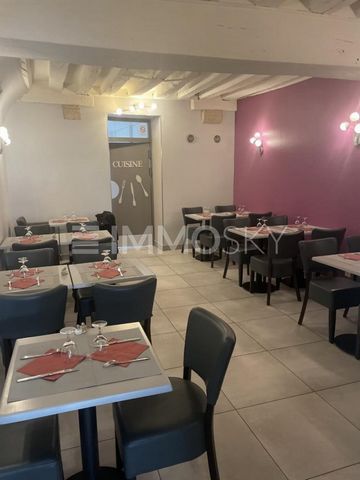 MONTARGIS, residential station area For sale walls and bottom of a bar restaurant with high potential, including a room of 50 seats, a bar, a terrace of 10 seats, a professional kitchen, sanitary for PRM, private parking of 10 spaces. Upstairs an apa...