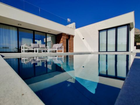 NEW BUILT VILLAS IN POLOP WITH SEA VIEWS!!!~ ~ Project of four homes on plots from 434 m2 to 467 m2. Homes on one floor for greater comfort.~ ~ In an urbanization on the outskirts of the typical town of Polop, 8 km from Benidorm and its beaches.~ ~ A...